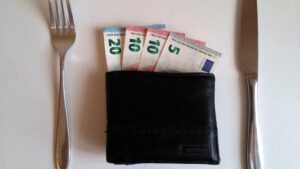 economia-reala-–-mituri-economice-false