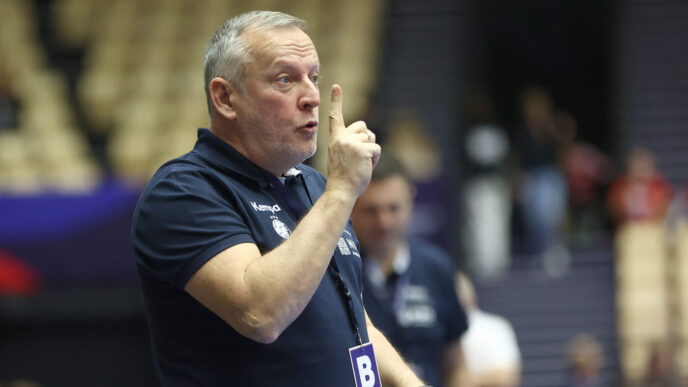 nu-se-intampla-doar-la-fotbal:-antrenor-paravan-pentru-bogdan-burcea,-in-ehf-european-league