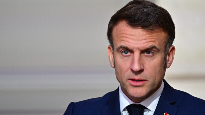 parlamentul-francez-a-votat-pentru-suspendarea-reformei-pensiilor-propusa-de-macron