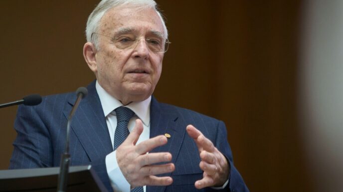 guvernatorul-bnr-mugur-isarescu-face-declaratii-despre-evolutia-inflatiei-si-dobanzilor