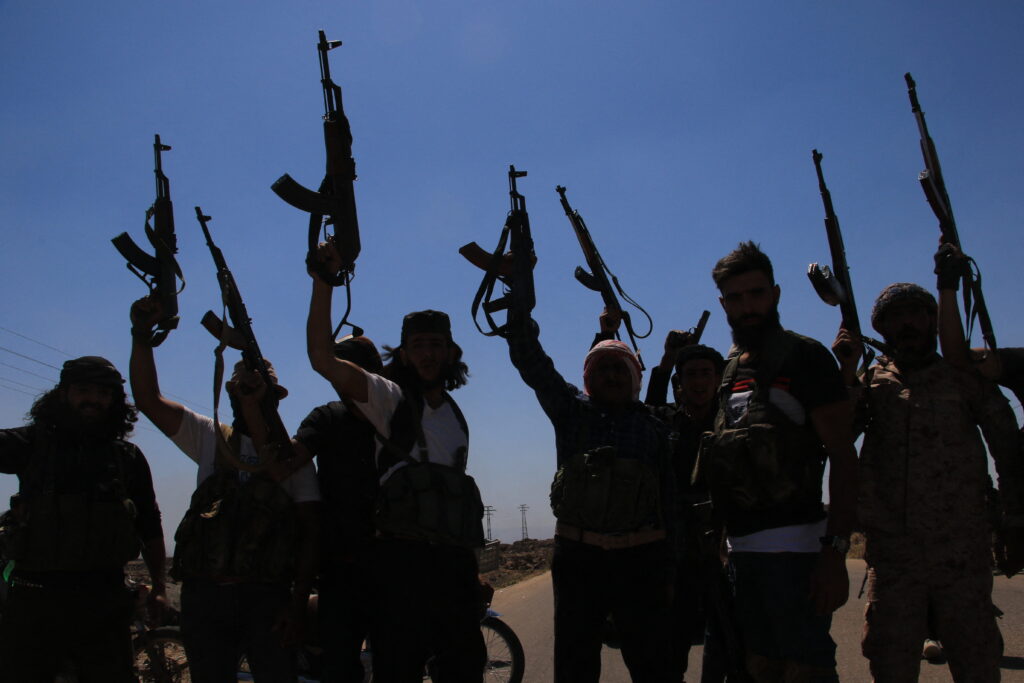 siria-deschide-primul-proces-public-dupa-violentele-sectare-soldate-cu-peste-1.400-de-morti