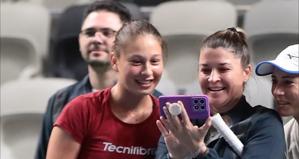 romanca-de-19-ani-care-sperie-circuitul-wta,-calificare-in-sferturile-turneului-de-la-trnava