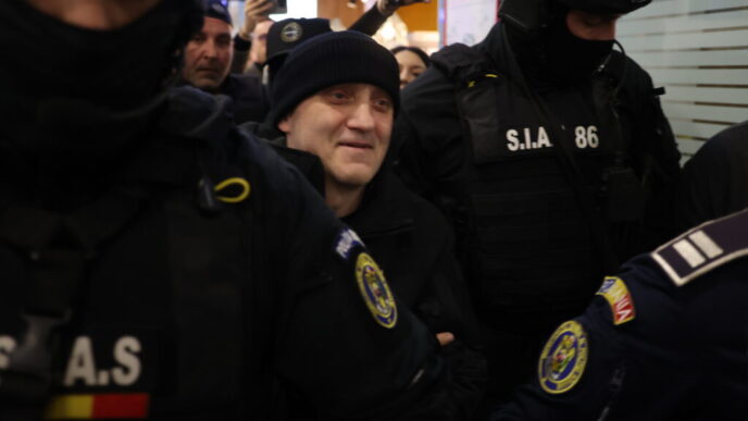 primele-imagini-cu-horatiu-potra.-adus-sub-escorta-in-romania