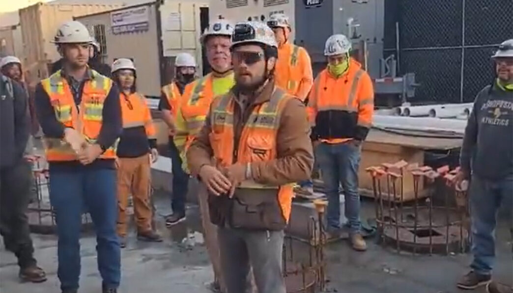 campionul-neasteptat-l-a-batut-mar-pe-favorit-si-apoi-s-a-intors-la-munca-lui-de-pe-santier