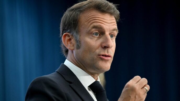 emmanuel-macron:-frontierele-nu-pot-fi-schimbate-prin-forta