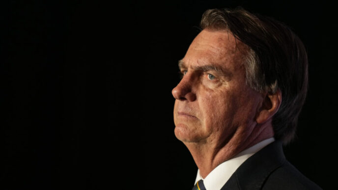 fostul-presedinte-brazilian-jair-bolsonaro,-retinut-preventiv-de-politia-federala