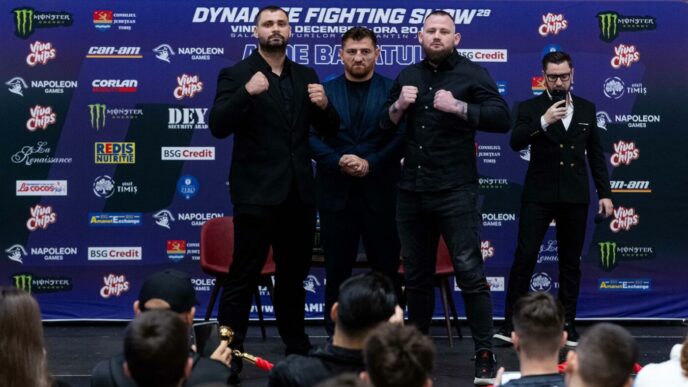 luptatorii-lui-catalin-morosanu-au-umplut-mall-ul-din-timisoara-la-intalnirea-cu-fanii