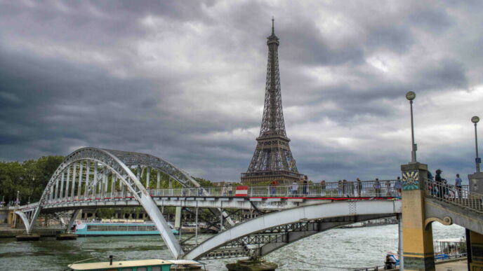 franta:-patru-persoane-au-fost-inculpate-intr-un-dosar-de-spionaj-si-propaganda-pro-rusia