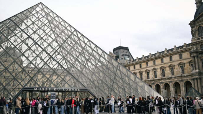 muzeul-luvru-majoreaza-preturile-biletelor-pentru-vizitatorii-din-afara-ue-cu-45%