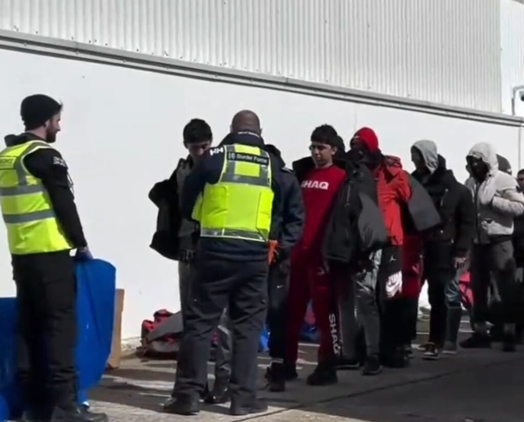 administratia-trump-a-redus-valabilitatea-permiselor-de-munca-pentru-migranti-la-18-luni