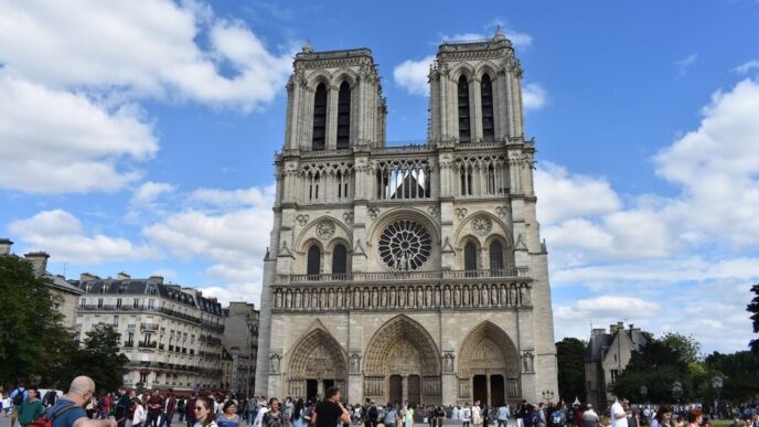 cartea-gigantica-de-piatra-/-catedrala-notre-dame-e-mai-vie-ca-niciodata-la-un-an-de-la-redeschidere