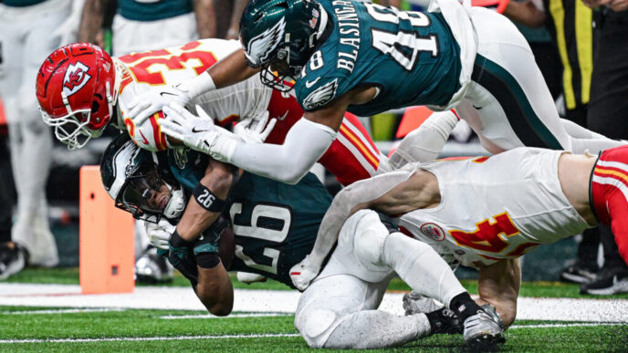 trump-vrea-sa-redenumeasca-fotbalul-american:-jocul-cu-o-minge-rotunda-este-singurul-fotbal-adevarat