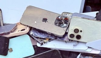 apple,-un-mar-tot-mai-gaunos:-plecari-in-lant,-haos-in-jurul-strategiei-de-ai-si-misterul-viitorului-lui-tim-cook