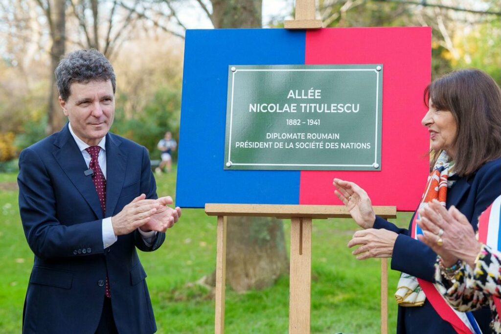 nicusor-dan,-intalnire-cu-primarul-parisului.-a-inaugurat-aleea-nicolae-titulescu-din-parcul-monceau