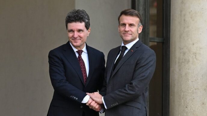 nicusor-dan-si-emmanuel-macron,-mesaj-special-de-la-paris.-presedintele-frantei-a-tinut-neaparat-sa-transmita-totul-si-in-limba-romana-video