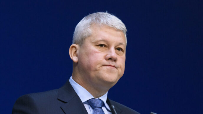 bolojan,-despre-predoiu:-nu-pot-demite-un-ministru-pentru-activitati-de-acum-ani