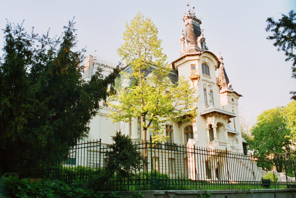 monumentele-istorice-din-romania-vor-fi-centralizate-intr-o-platforma-digitala,-cu-imagini-3d-si-date-de-arhiva