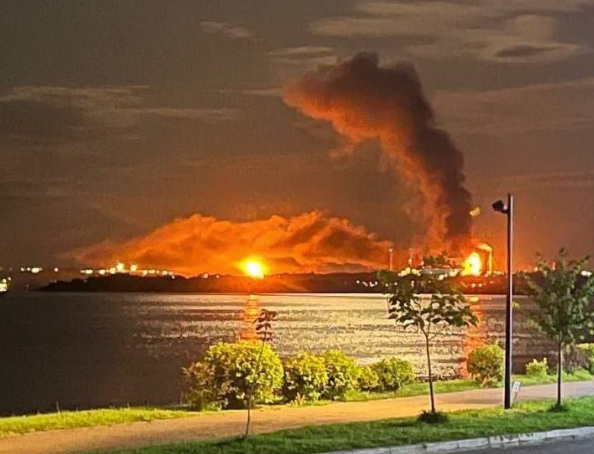 explozii-raportate-la-o-rafinarie-de-petrol-din-rusia,-in-contextul-unui-posibil-atac-cu-drone