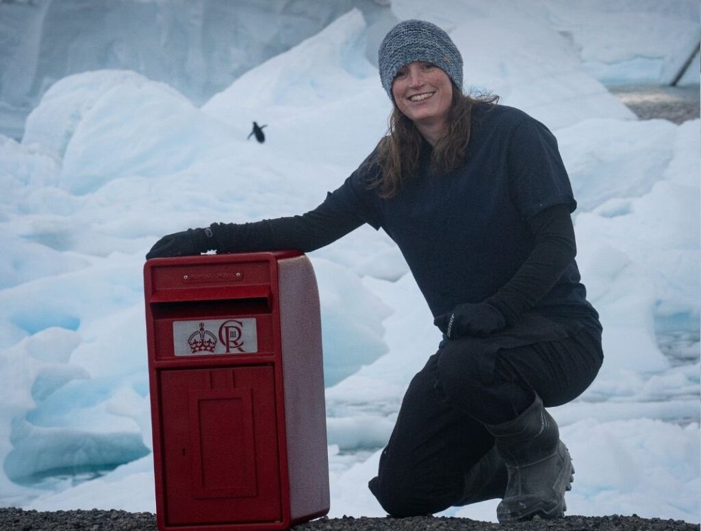 ce-cauta-o-cutie-postala-royal-mail-in-antarctica?
