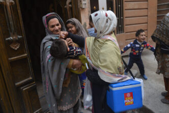 pakistanul-desfasoara-ultima-campanie-de-vaccinare-impotriva-poliomelitei.-militantii-acuza-ca-ar-fi:-un-complot-occidental