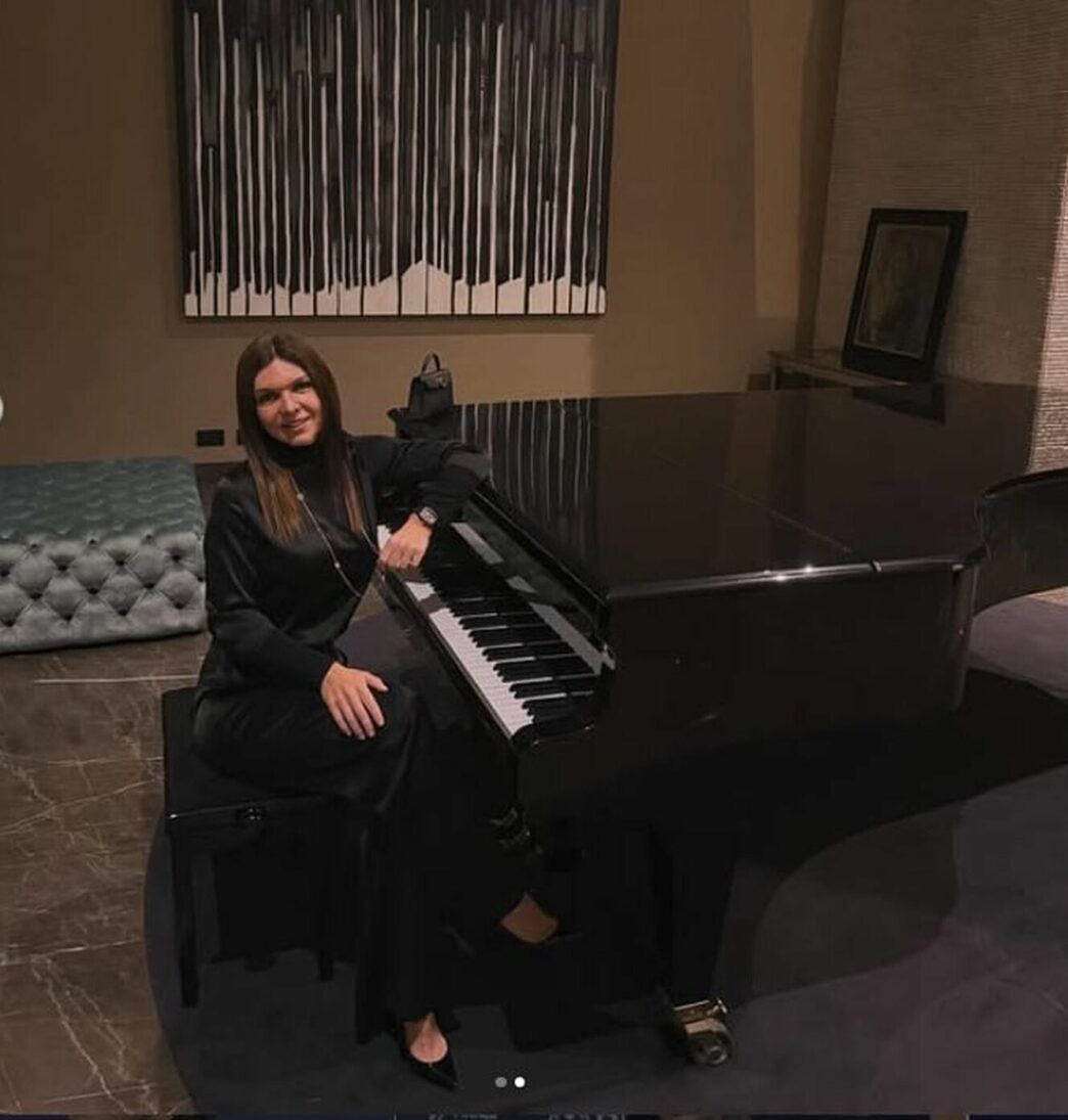 simona-halep-le-a-aratat-romanilor-cum-petrece-craciunul!-a-tras-tare-la-sala-si-apoi-s-a-infruptat-cu-pofta-din-cozonac