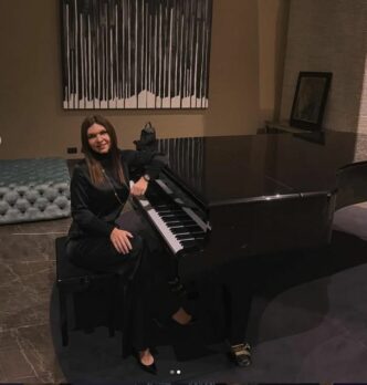 simona-halep-le-a-aratat-romanilor-cum-petrece-craciunul!-a-tras-tare-la-sala-si-apoi-s-a-infruptat-cu-pofta-din-cozonac