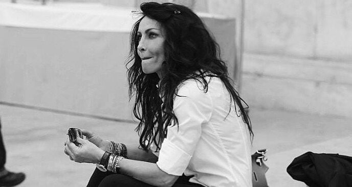 mihaela-radulescu-si-a-condus-mama-pe-ultimul-drum.-vedeta,-inconjurata-de-cei-dragi-in-aceste-momente-grele-–-playtech-stiri