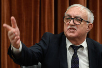 fost-presedinte-al-ccr:-referendum-pe-profesii-nu-exista-in-romania-si-nu-poate-fi-organizat-legal