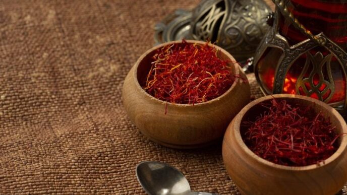 aurul-rosu,-condimentul-care-costa-o-avere.-are-o-aroma-usor-afumata-si-da-o-culoare-superba-mancarii