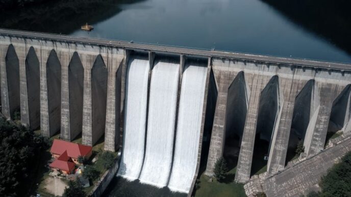 atac-cibernetic-masiv-la-apele-romane-1.000-de-sisteme-blocate,-hackerii-cer-rascumparare