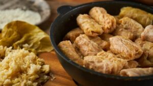 se-pune-sau-nu-ou-in-compozitia-de-sarmale?-raspunsul-bucatarilor