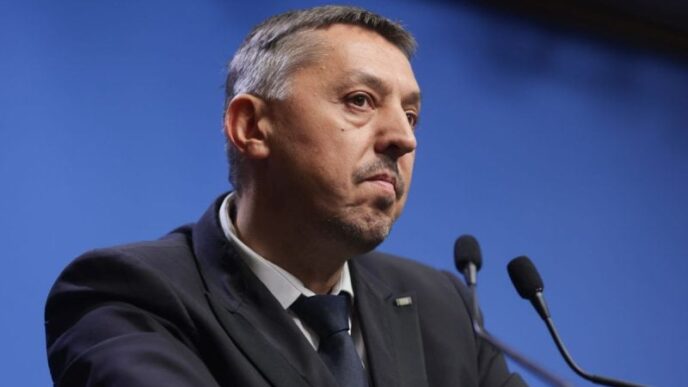 de-ce-a-demisionat-daniel-david-din-fruntea-ministerului-educatiei.-cine-i-ar-putea-lua-locul-(surse)