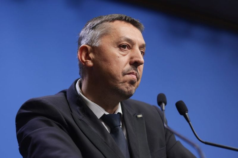 de-ce-a-demisionat-daniel-david-din-fruntea-ministerului-educatiei.-cine-i-ar-putea-lua-locul-(surse)