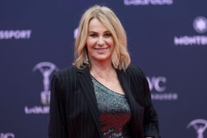 nadia-comaneci,-stralucitoare-de-craciun,-intr-o-rochie-aurie,-mulata!-mesajul-legendei-pentru-romanii-ei-dragi