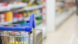 se-inchide-un-mare-lant-de-magazine-din-romania.-face-reduceri-uriase-ca-sa-scape-de-marfa