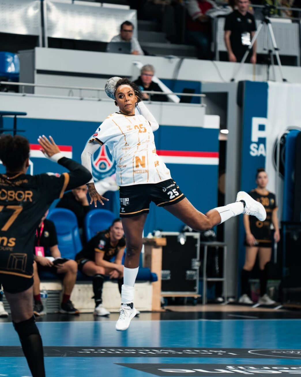 de-craciun,-scm-ramnicu-valcea-a-anuntat-doua-transferuri-de-top-pentru-sezonul-viitor.-vor-veni-o-olandeza-si-o-frantuzoaica