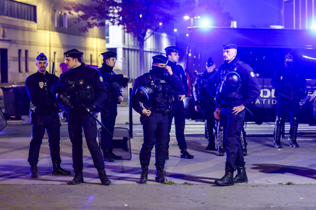 barbatul-care-a-atacat-trei-femei-in-centrul-parisului-avea-ordin-de-expulzare-din-franta