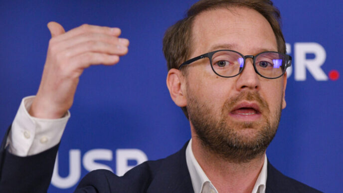 fritz,-despre-ccr:-cei-care-impiedica,-pe-orice-cale,-luarea-unei-decizii-fac-un-joc-periculos