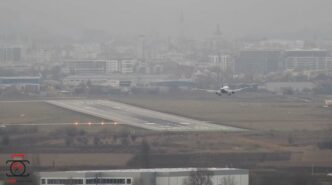 vantul-din-cluj-i-a-obligat-pe-piloti-sa-recurga-la-manevre-extreme.-„crabbing”-executat-pe-rafale-de-pana-la-31-de-noduri