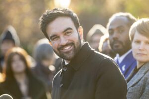zohran-mamdani-preia-mandatul-de-primar-al-new-yorkului-intr-o-ceremonie-simbolica-in-metrou