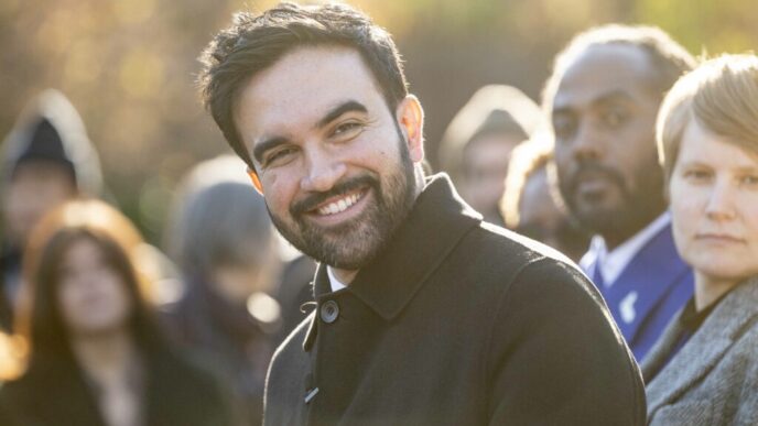 zohran-mamdani-preia-mandatul-de-primar-al-new-yorkului-intr-o-ceremonie-simbolica-in-metrou