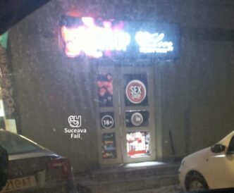 un-sucevean-a-incercat-sa-fure-dintr-un-sexshop,-in-noaptea-anului-nou.-a-spart-usa-cu-toporul-si-a-bagat-obiectele-furate-in-2-sacosi-din-rafie