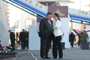 liderul-nord-coreean-kim-jong-un-si-a-dus-fiica-la-mausoleul-familiei