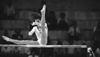 cum-i-au-propus-comunistii-lui-ceausescu-s-o-stearga-pe-nadia-comaneci-din-istoria-romaniei-dupa-fuga-ei-in-sua