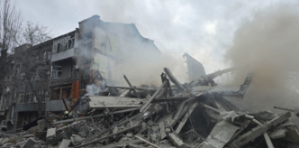 doi-morti,-printre-care-un-copil-de-trei-ani,-dupa-atacul-cu-rachete-asupra-orasului-harkov