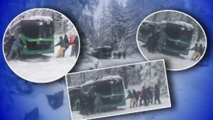 imagini-cu-un-autobuz-blocat-in-zapada,-la-brasov.-mai-multi-calatori-inceraca-sa-l-traga-din-nameti-cu-mainile-goale