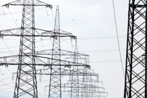 zeci-de-mii-de-consumatori-din-judetul-alba-sunt-in-continuare-fara-electricitate.-viscolul-a-provocat-avarii-semnificative