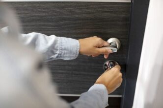 poti-refuza-accesul-in-apartament-pentru-verificari?-ce-prevede-legea