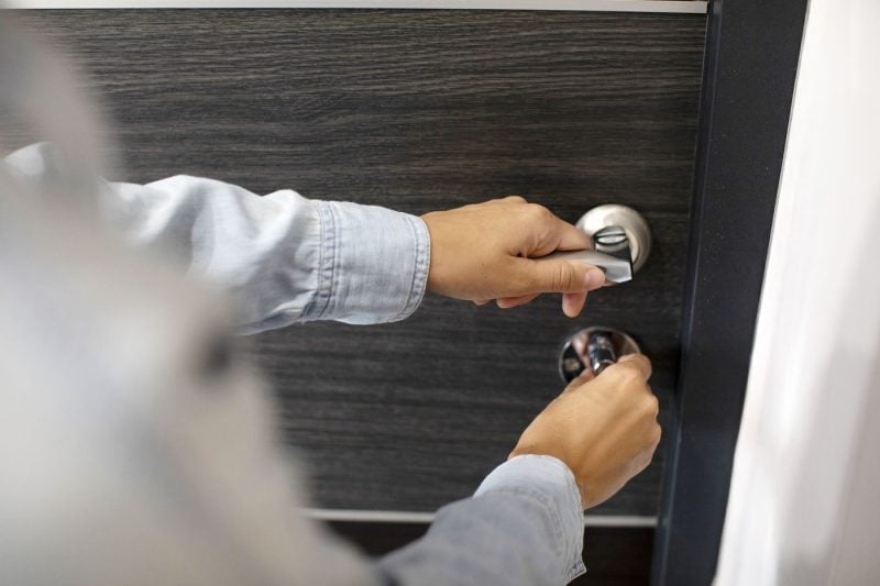 poti-refuza-accesul-in-apartament-pentru-verificari?-ce-prevede-legea