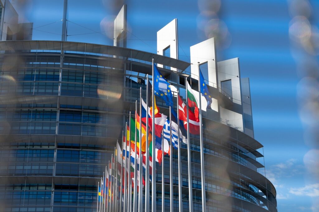 ue-critica-dur-programul-grok-al-lui-elon-musk:-videoclipurile-sunt-ilegale,-dezgustatoare,-nu-isi-au-locul-in-europa